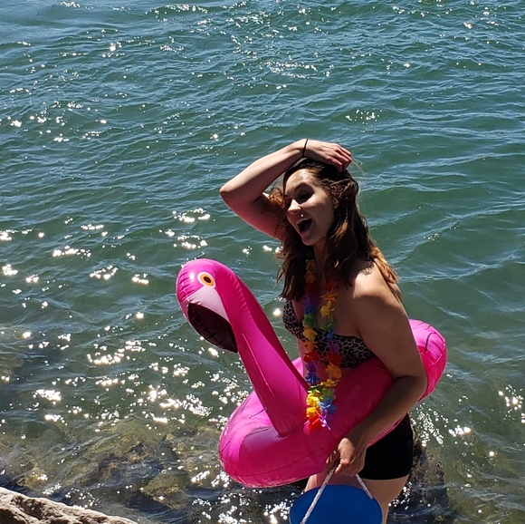 Meet your Posher, Genevieve - Picture 4 of 6